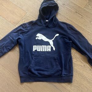 Puma vintage style hoodie sweatshirt. Thick and warm. Size medium. Navy.